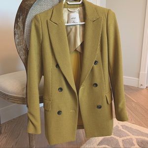Aritzia Blazer in 00 (like new)